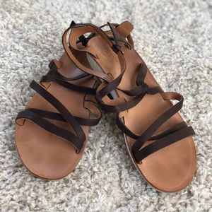 OluKai Po'iu Drk Brwn Leather Flat Strappy Sandal
